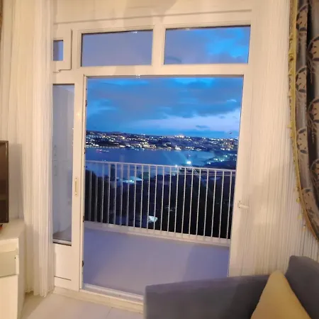 Taksimde Deniz Ve Marti Esliginde Uyanmak Appartement Istanboel