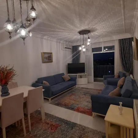 Taksimde Deniz Ve Marti Esliginde Uyanmak *