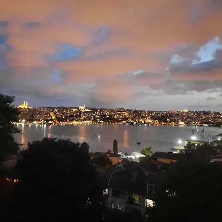 Taksimde Deniz Ve Marti Esliginde Uyanmak Apartman