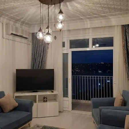 Taksimde Deniz Ve Marti Esliginde Uyanmak *