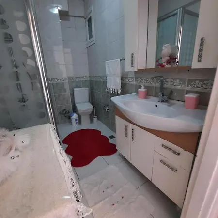 Apartman Taksimde Deniz Ve Marti Esliginde Uyanmak